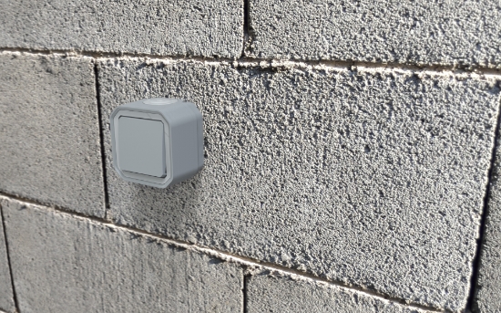 Imagem de Plexo IP 55 componível - Botão simples (NA + NF), Cinzento