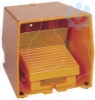 Imagem de Interruptor de pedal unico XPE-R – com tampa – metalico – laranja - 1NC+1NO