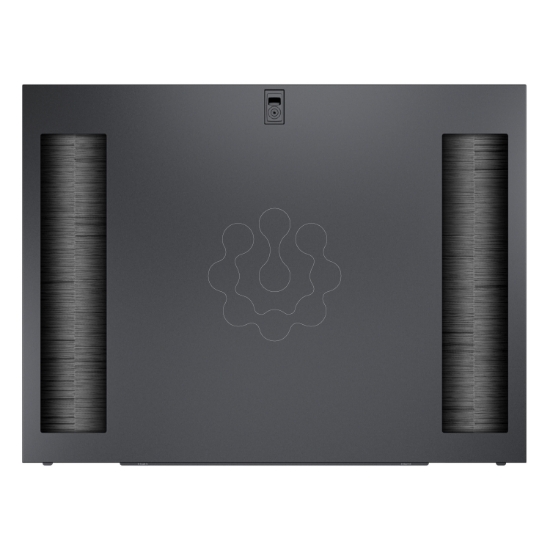 Imagem de Alimentação Bipartida Através de Painéis Laterais NetShelter SX 42U 1070mm em Preto, Qtd. 2